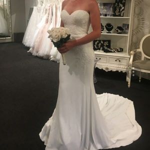 Strapless sheath edding dress